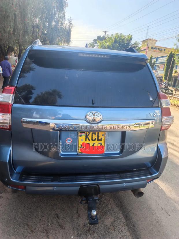 Toyota Land Cruiser Prado 2011 Blue