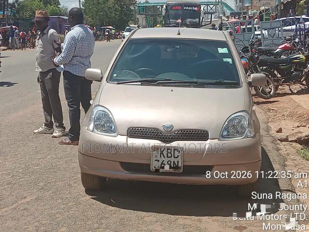 Toyota Vitz 2006 Gold
