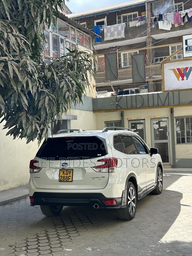 Subaru Forester Premium AWD 2019 White