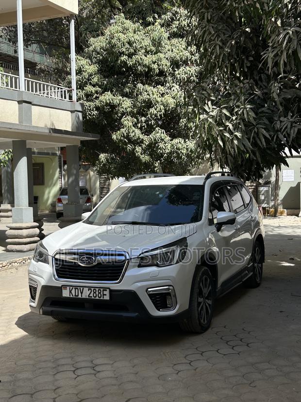Subaru Forester Premium AWD 2019 White