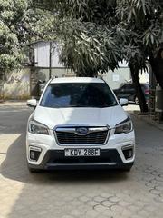 Subaru Forester Premium AWD 2019 White for sale