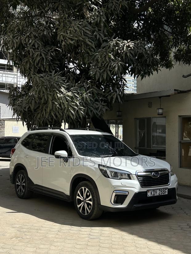 Subaru Forester Premium AWD 2019 White