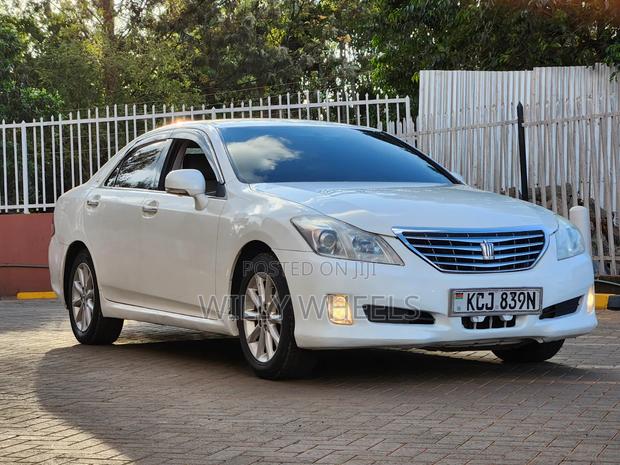 Toyota Crown 2009 White
