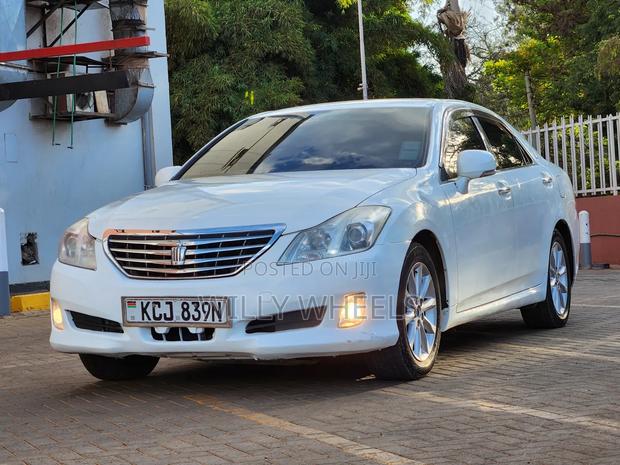 Toyota Crown 2009 White