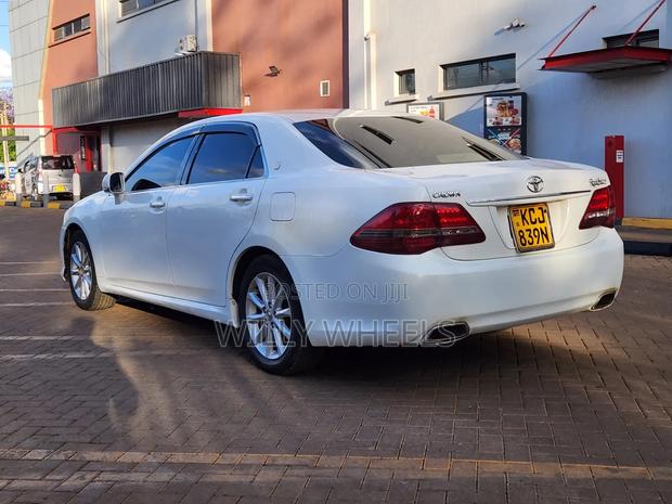 Toyota Crown 2009 White