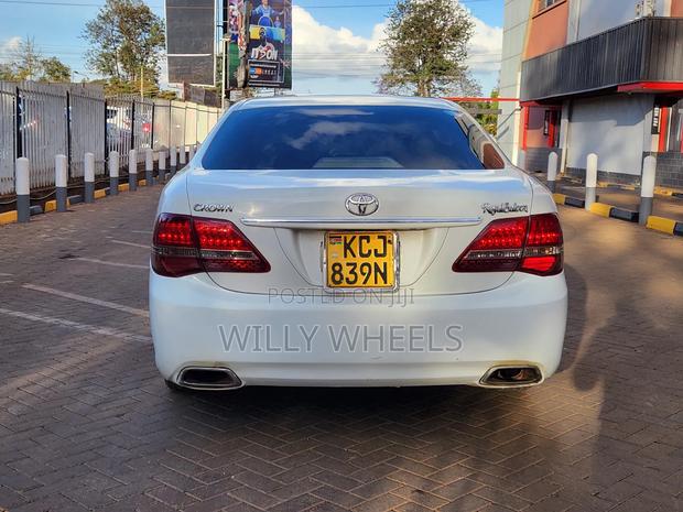 Toyota Crown 2009 White