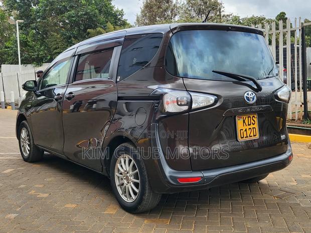 Toyota Sienta 1.5 Hybrid FWD (6-seater) 2017 Pink