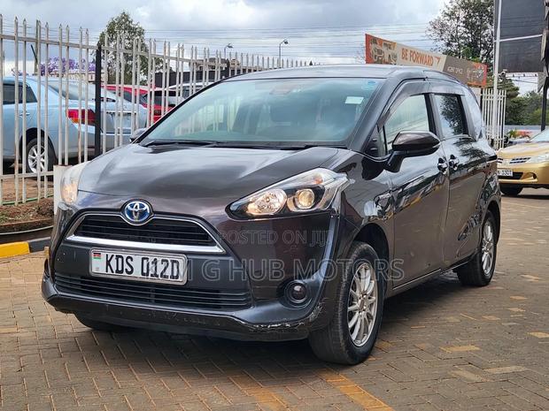 Toyota Sienta 1.5 Hybrid FWD (6-seater) 2017 Pink