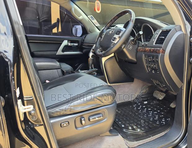 Toyota Land Cruiser 2012 Black