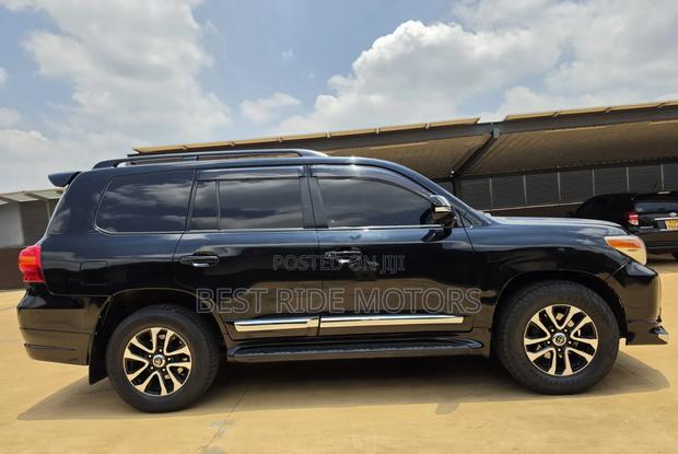 Toyota Land Cruiser 2012 Black
