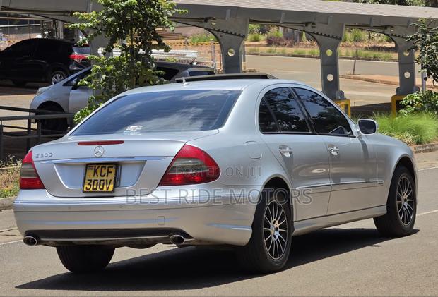 Mercedes-Benz E300 2008 Silver