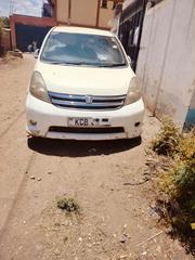 Toyota ISIS 2007 White for sale