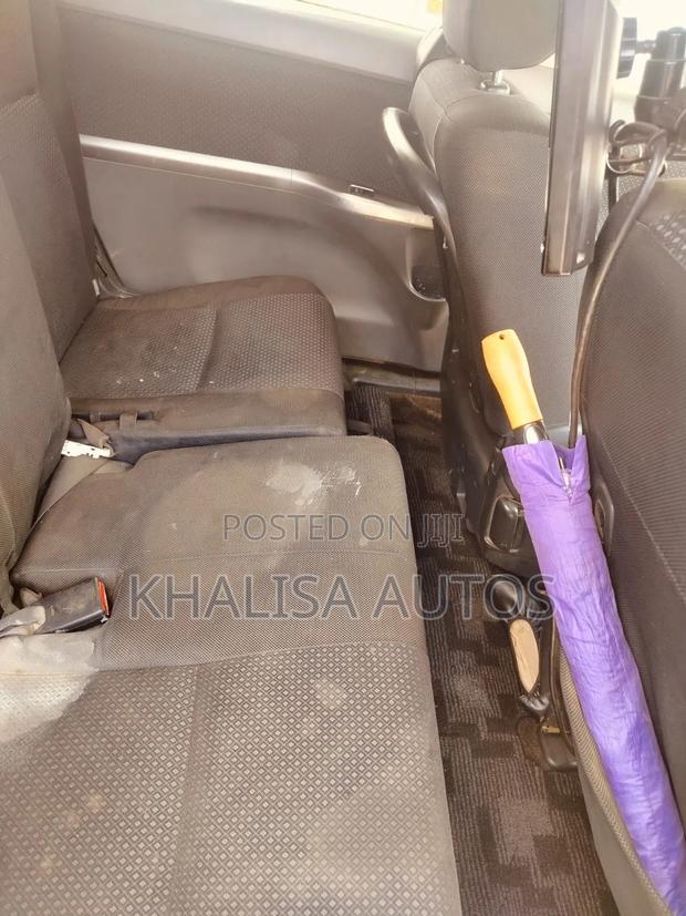 Toyota ISIS 2007 White