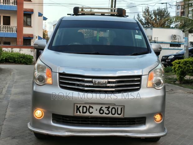 Toyota Noah 2013 Silver
