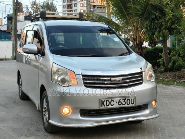 Toyota Noah 2013 Silver