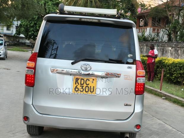 Toyota Noah 2013 Silver