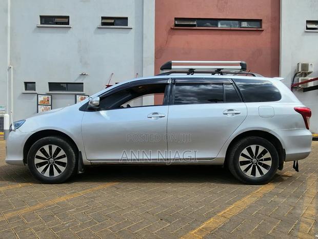 Toyota Corolla Fielder 2011 Silver