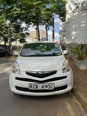 Toyota Ractis 2010 White for sale