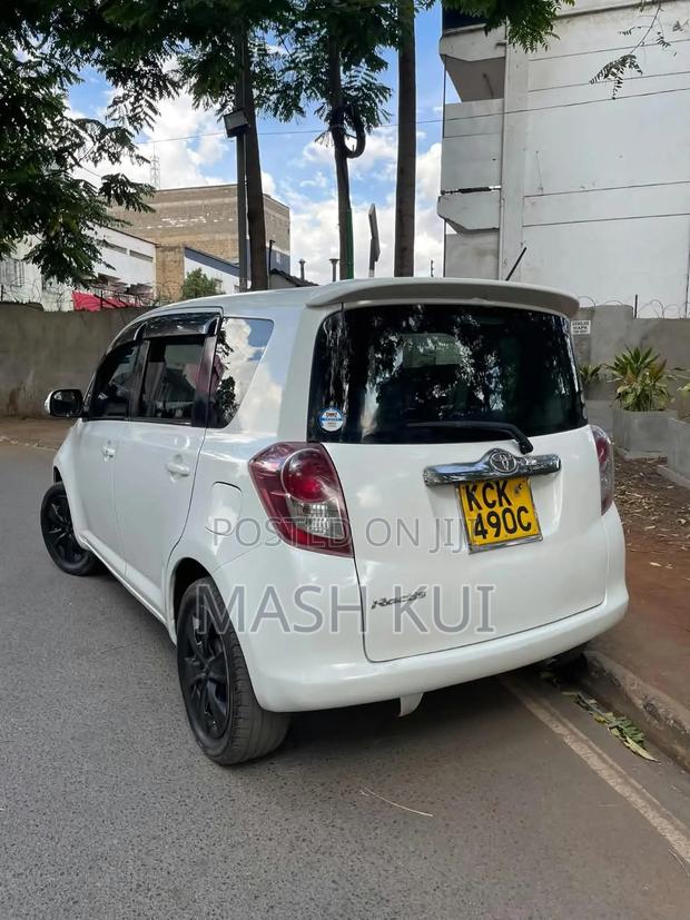 Toyota Ractis 2010 White