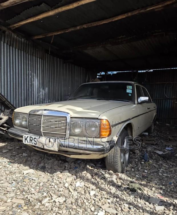 Mercedes-Benz W123 1985 Beige