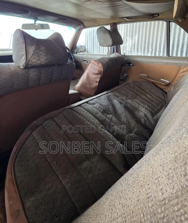 Mercedes-Benz W123 1985 Beige