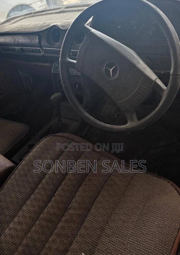 Mercedes-Benz W123 1985 Beige