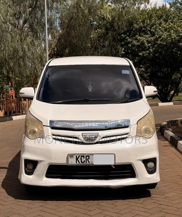 Toyota Noah 2011 White