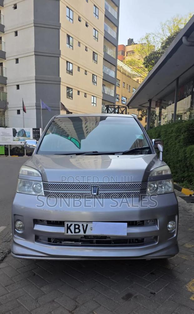 Toyota Voxy X 2WD 8-Seater 2007 Silver