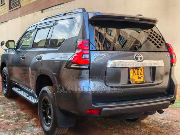Toyota Land Cruiser Prado 2.8 2019 Gray