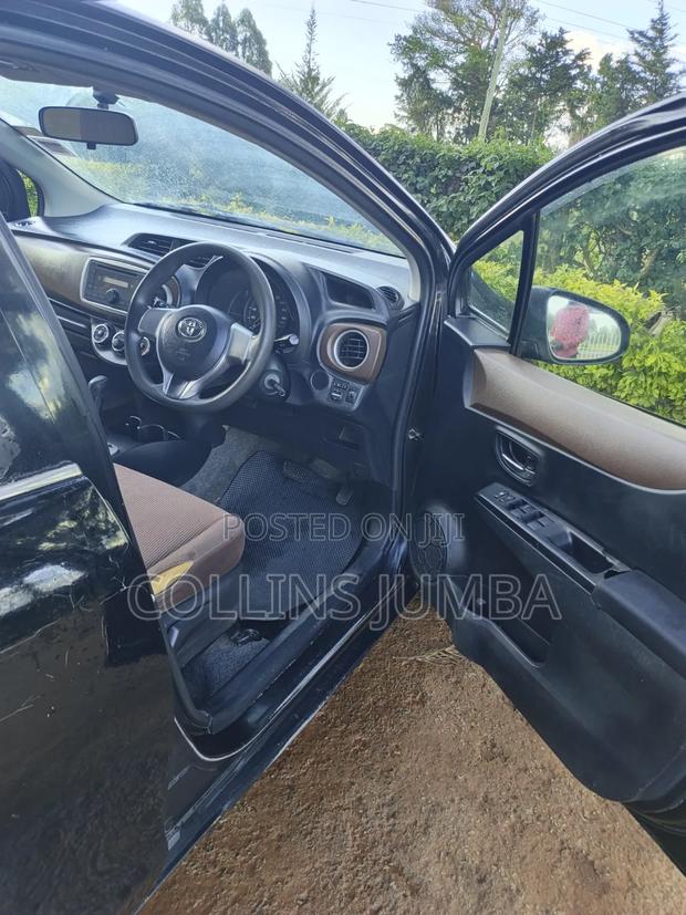 Toyota Vitz 1.3 AWD 5dr 2013 Black