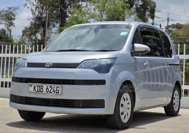 Toyota Spade 1.5 2013 Blue