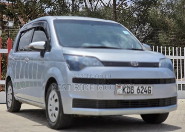 Toyota Spade 1.5 2013 Blue