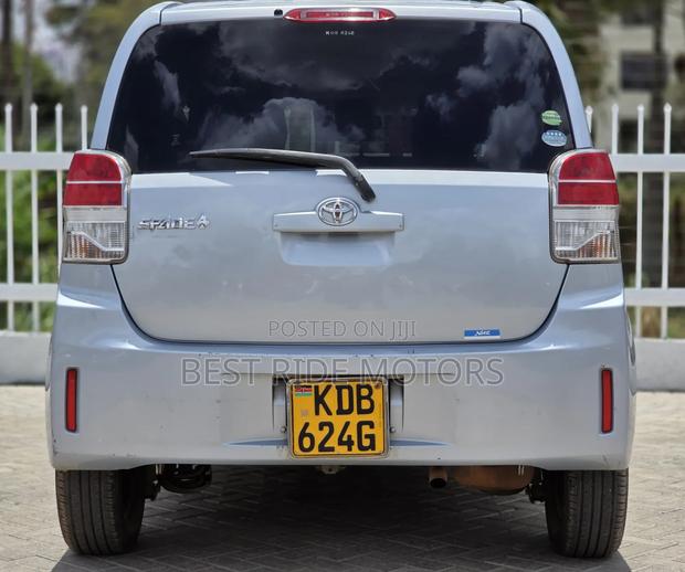 Toyota Spade 1.5 2013 Blue