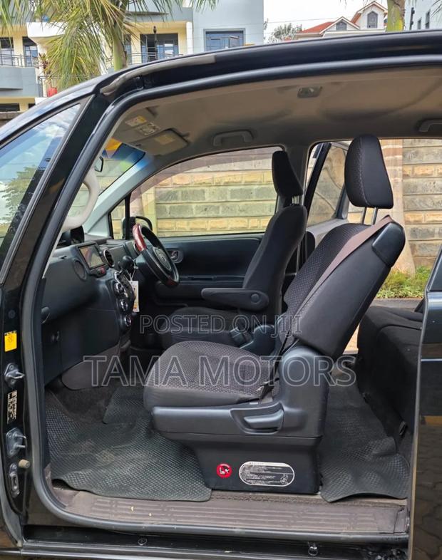 Toyota Spade 2014 Black