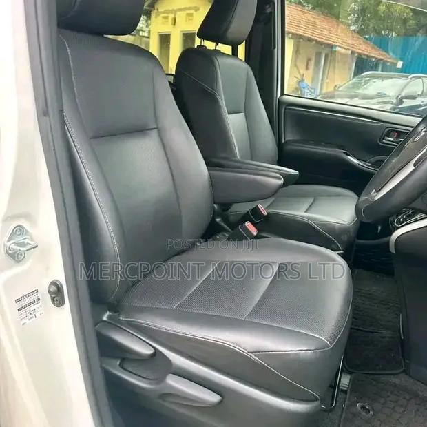 Toyota Esquire 2019 White
