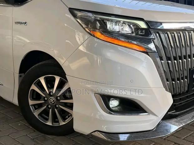 Toyota Esquire 2020 Off white