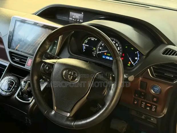 Toyota Esquire 2020 Off white