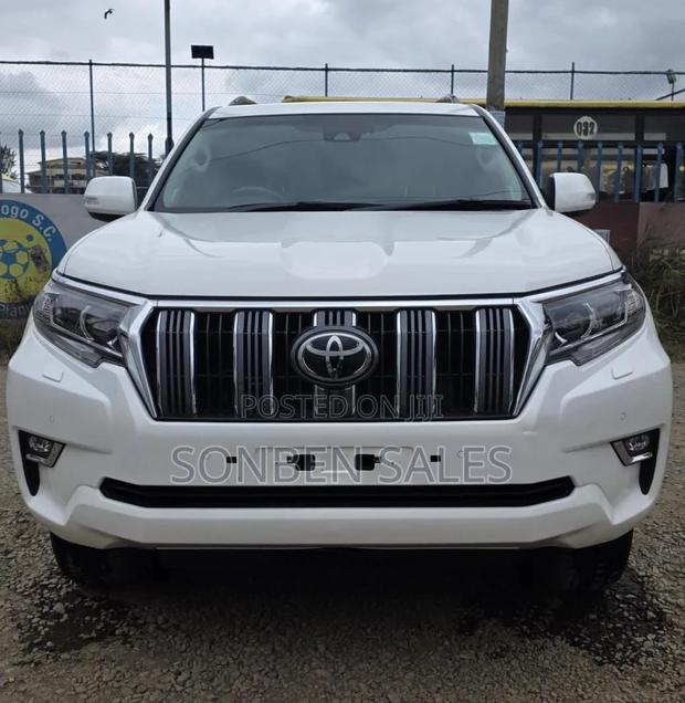 Toyota Land Cruiser Prado Kakadu 2023 White