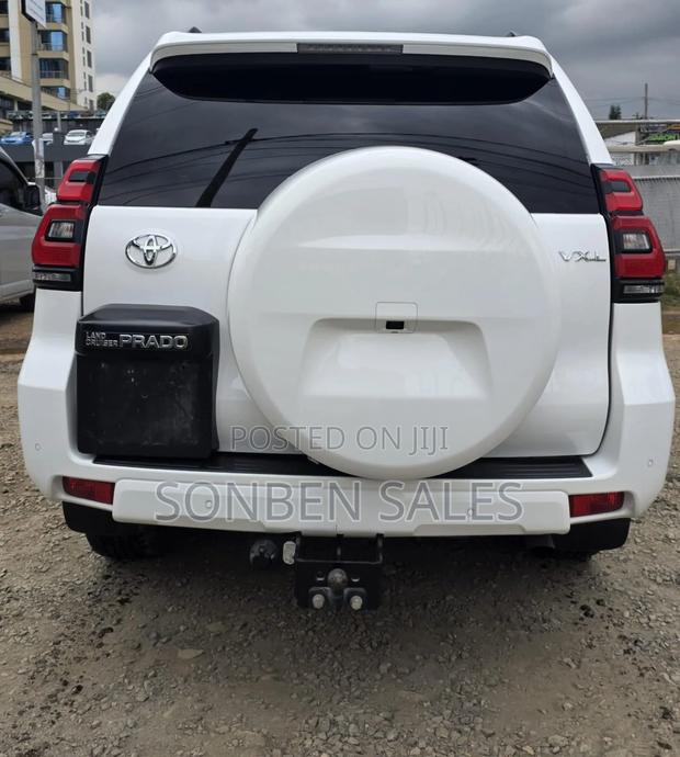 Toyota Land Cruiser Prado Kakadu 2023 White