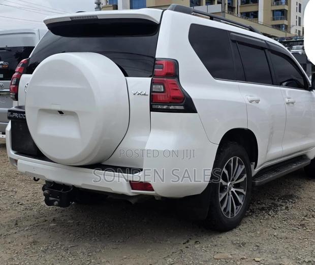 Toyota Land Cruiser Prado Kakadu 2023 White