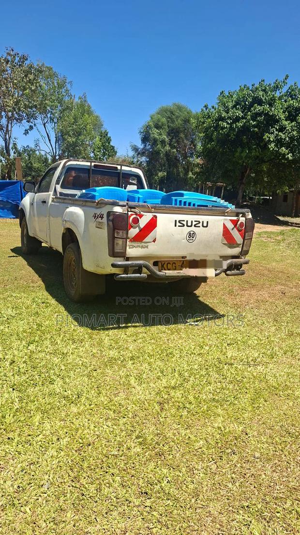 Isuzu D-MAX 2013 White