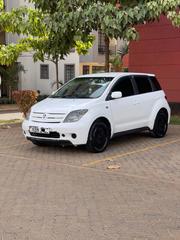 Toyota IST 2006 Off white for sale