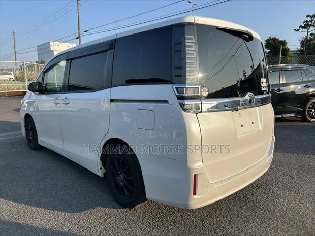 Toyota Voxy X 2WD 7-Seater 2019 White