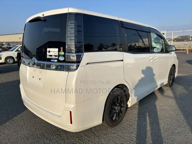 Toyota Voxy X 2WD 7-Seater 2019 White