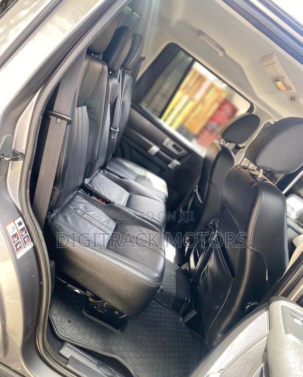 Land Rover Discovery 2011 Silver