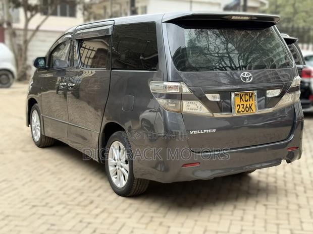 Toyota Vellfire 2010 Gray