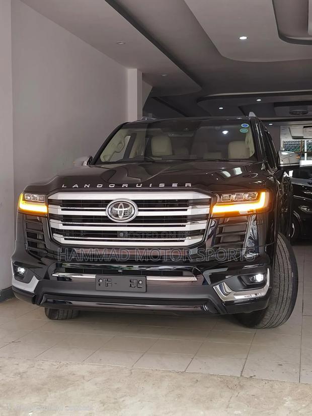 Toyota Land Cruiser LC300 2023 Black