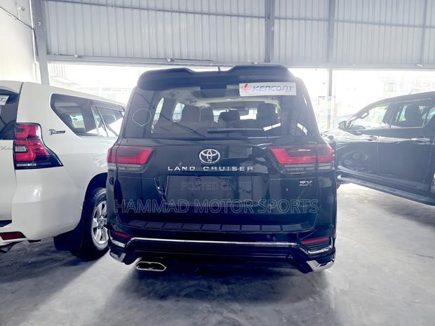 Toyota Land Cruiser LC300 2023 Black