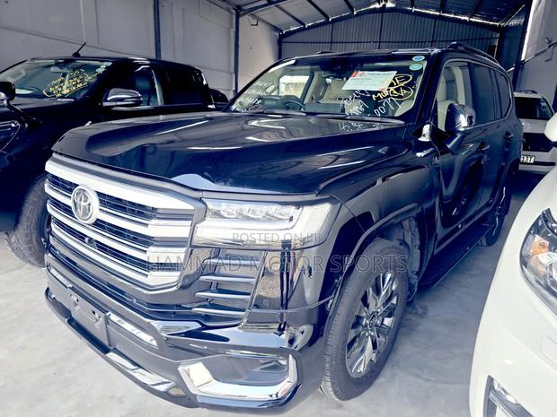 Toyota Land Cruiser LC300 2023 Black