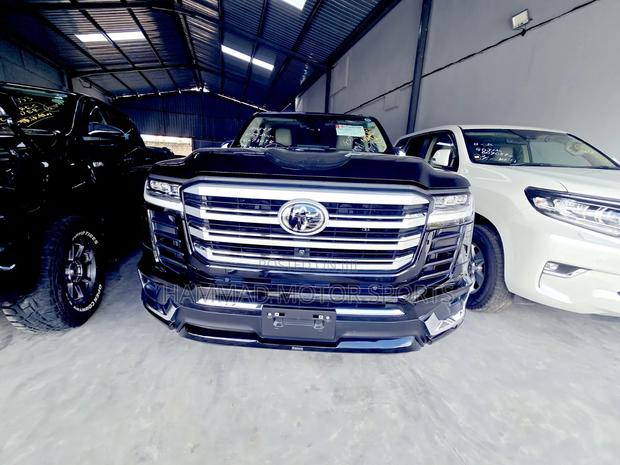 Toyota Land Cruiser LC300 2023 Black